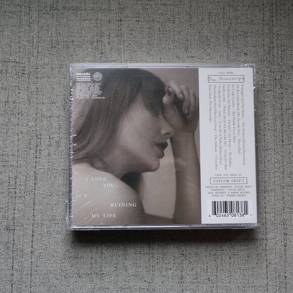 The Tortured Poets Department Collector's Edition Deluxe CD + "The Manuscript" - Picture 3 of 3